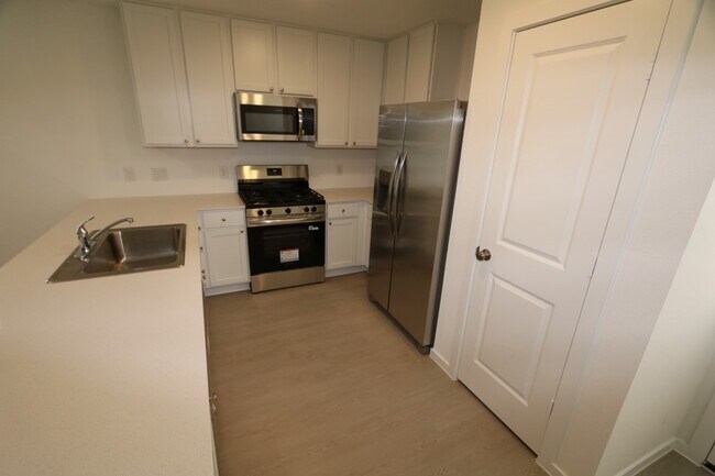 Foto del edificio - 6827 Lantana Leaf Ln