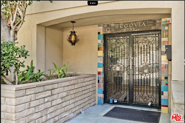 Foto del edificio - 6752 Hillpark Dr