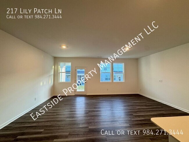 Foto del edificio - 217 Lily Patch Ln