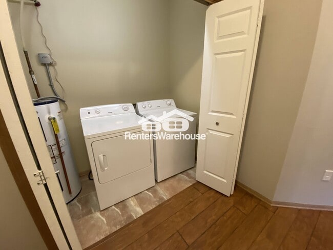 Foto del edificio - 2000 Meadow Ct