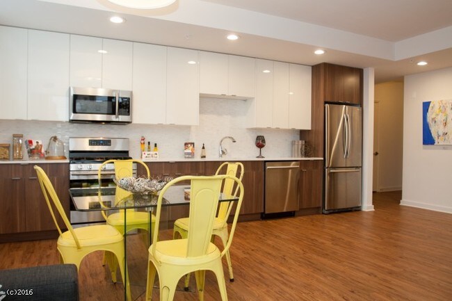 Foto del edificio - 715 N Wells St