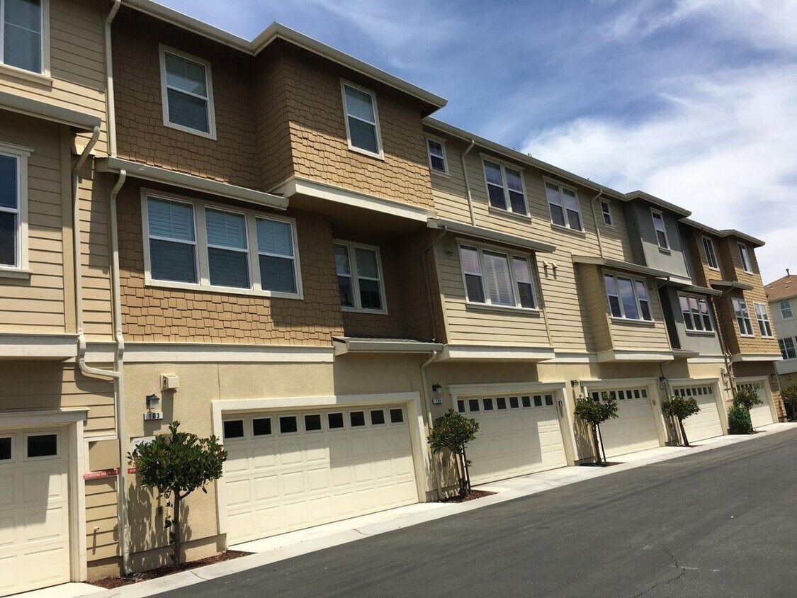 105 Grasslands Ln, Redwood City, CA 94065 Townhouse for Rent in