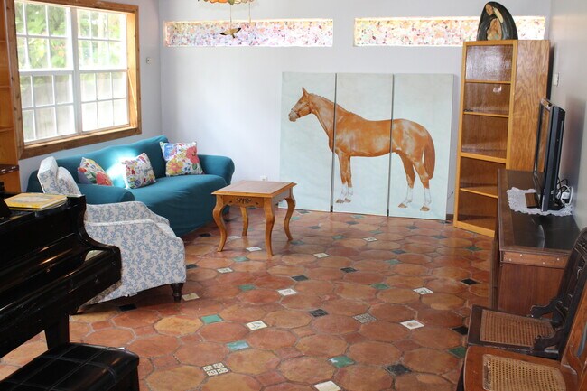 Foto del edificio - 785 Juniper Pl