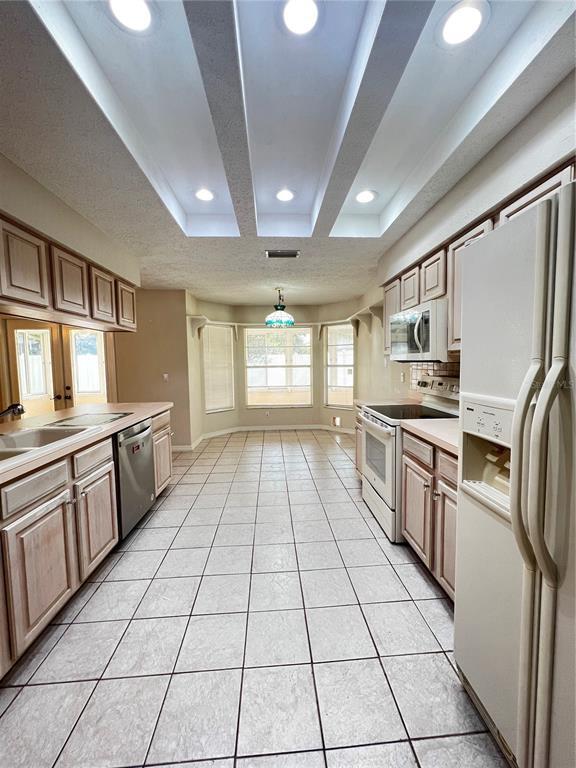 Foto del edificio - 8642 Cypress Lakes Blvd