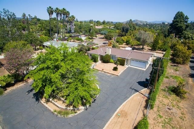 Foto del edificio - 777 Knoll Park Ln
