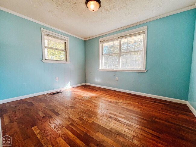 Foto del edificio - 3 Bedroom Home with Quick Access to Downto...
