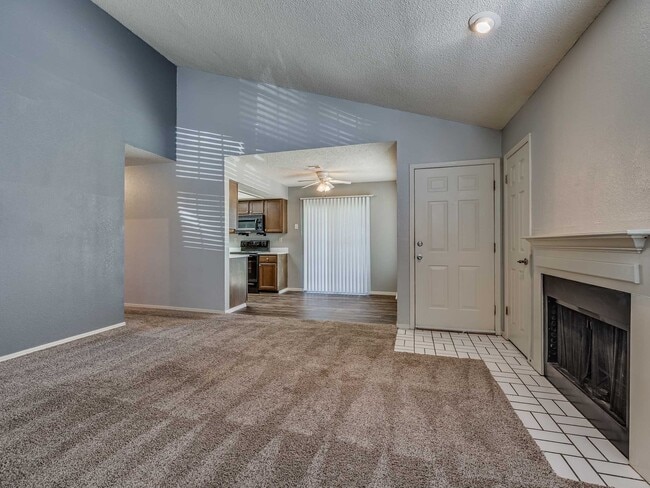 Building Photo - Lexington Commons