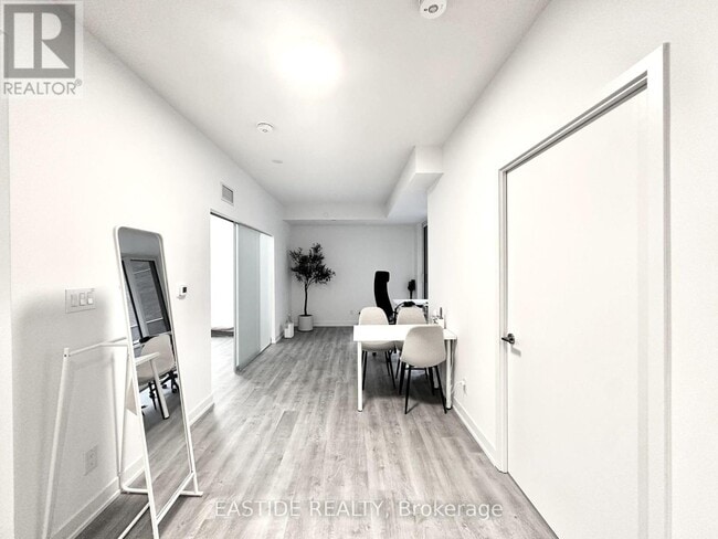 Photo du bâtiment - 8119-8119 Birchmount Rd