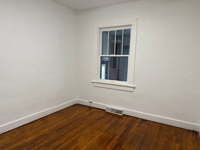 Foto del edificio - 708 E Stanford Ave