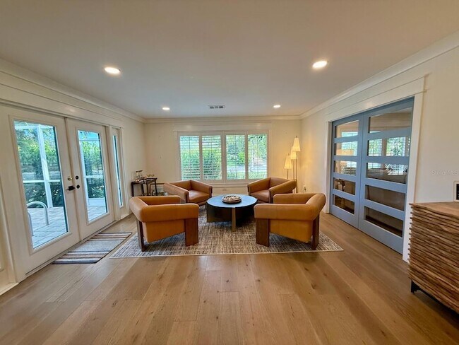 Foto del edificio - 1833 Pandora Dr