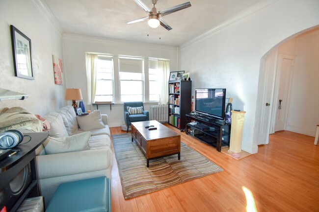 Building Photo - Nice 1BR/1Bath Brighton Listing!
