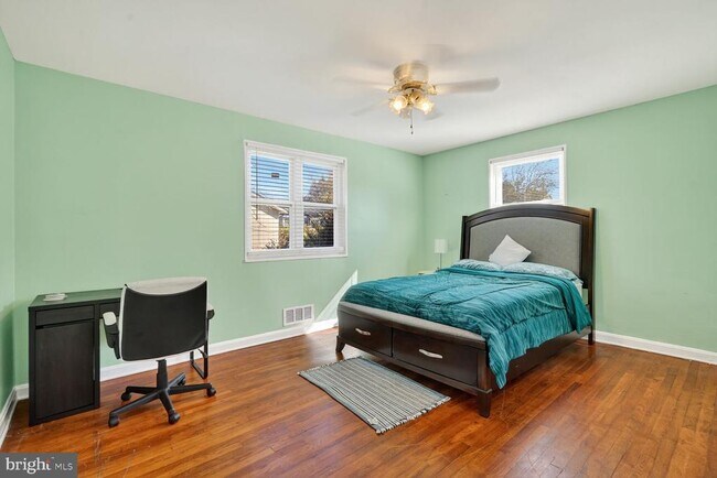 Foto del edificio - 224 University Blvd E