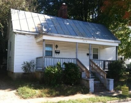 Primary Photo - 932 E Davis St