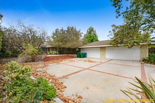 Building Photo - 10981 Lake Ct