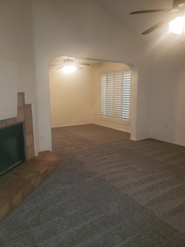 Foto del edificio - 1141 N Sicily Dr