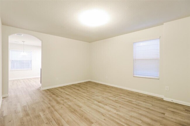 Foto del edificio - 321 N Meadows Dr
