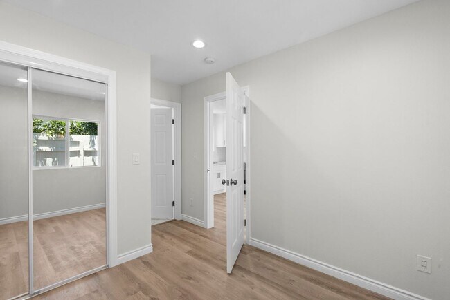 Foto del edificio - 1745 W 39th St