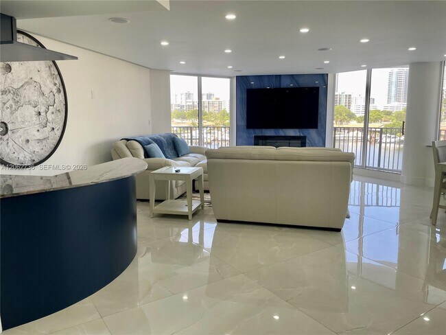 Foto del edificio - 300 Three Islands Boulevard