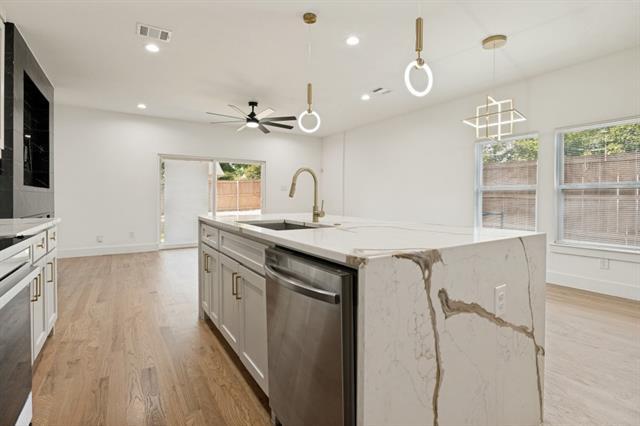 Foto del edificio - 3728 Mt Ranier St
