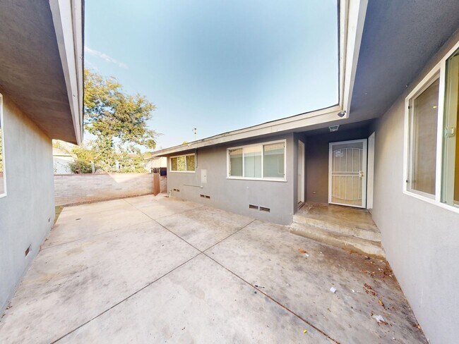 Foto del edificio - 6180-6182 Mary Lane Dr.