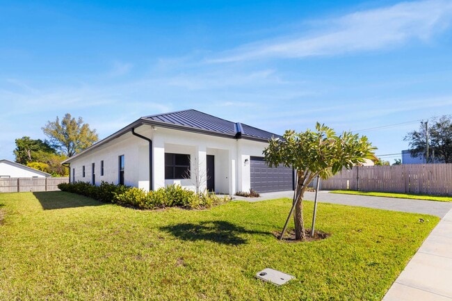 Building Photo - 2311 Zeder Ave