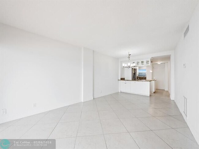 Building Photo - 710 N Ocean Blvd