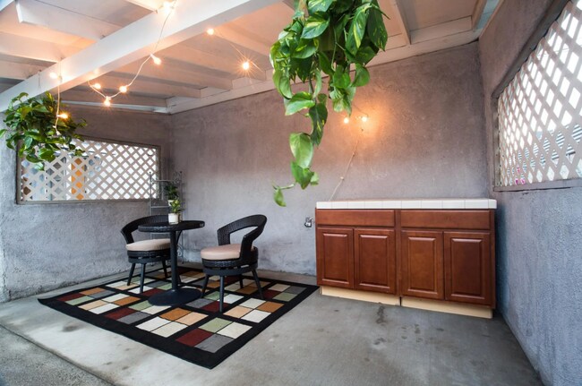Foto del edificio - 1427 N Bronson Ave