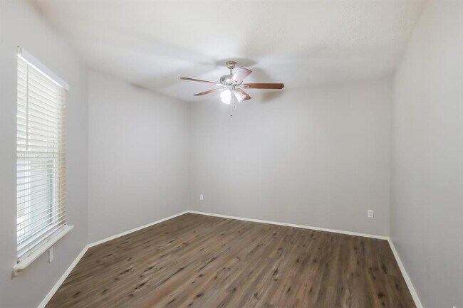 Foto del edificio - 25714 Richards Rd