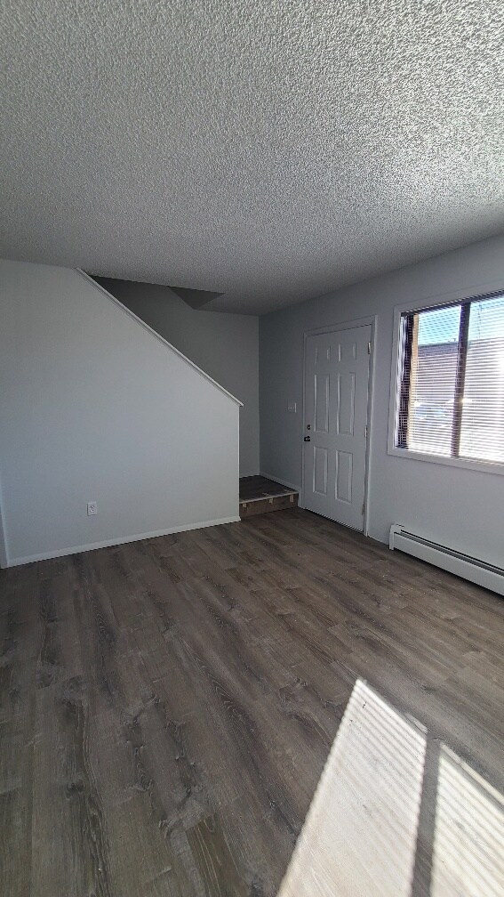 Building Photo - 1835 Mountain View Dr