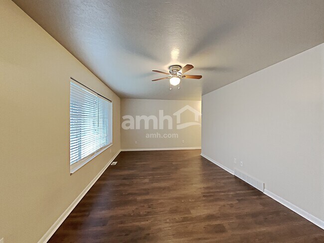 Foto del edificio - 845 Grove Creek Dr