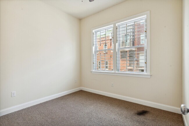 Foto del edificio - 1714 Fontain St