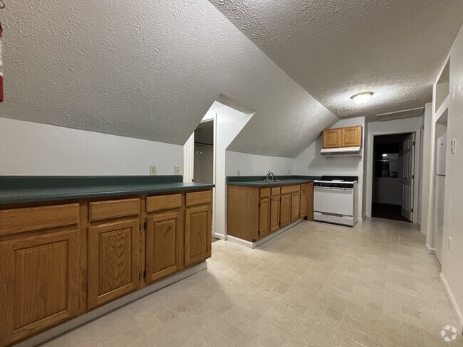 Building Photo - 53 N Elm St