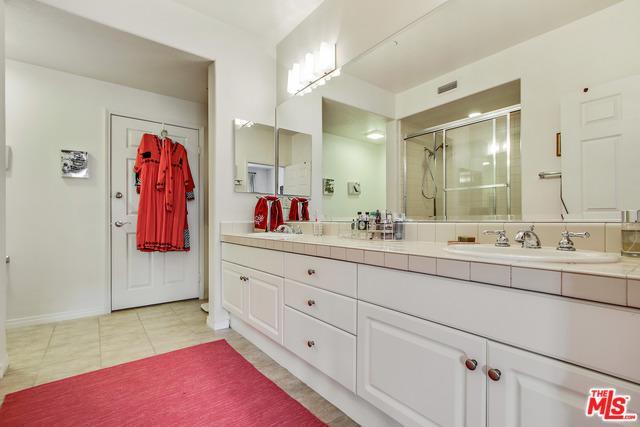 Master Bathroom - 13080 Pacific Promenade