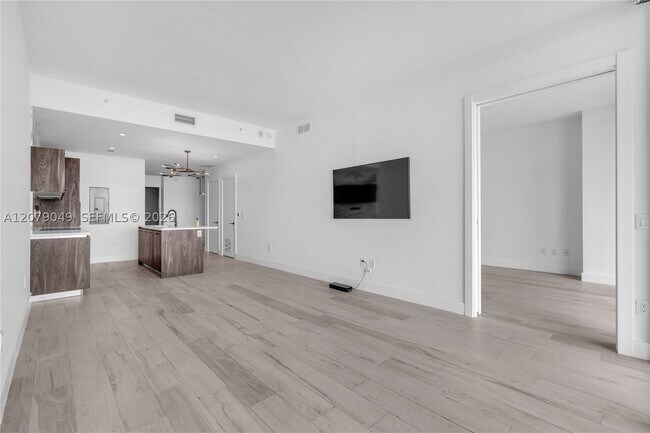 Building Photo - 480 NE 31st St