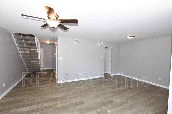 Building Photo - 1335 W Tanners Creek Dr