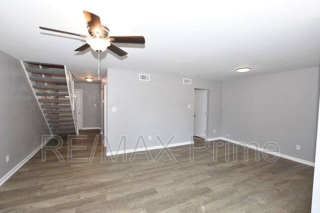 Foto del edificio - 1335 W Tanners Creek Dr