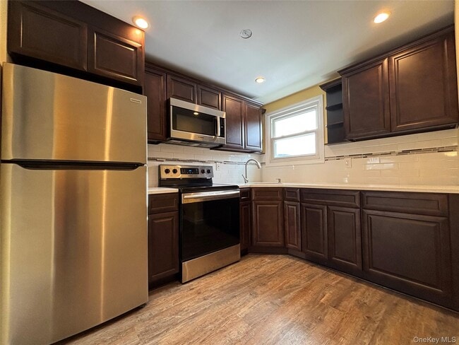 Foto del edificio - 45 Waterstone Rd