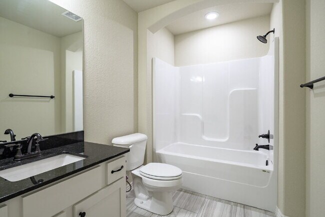 Foto del edificio - 921 Sassafras Ln