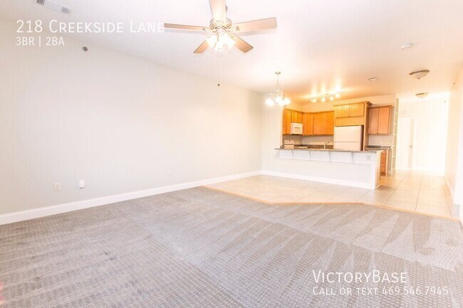 Foto del edificio - 218 Creekside Ln