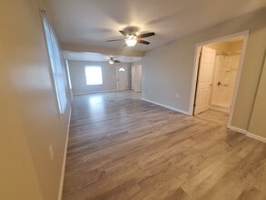 Building Photo - 547 Ronceverte Ave