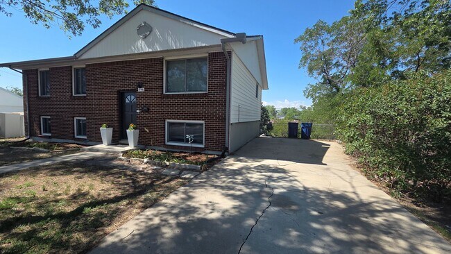 Building Photo - 4 Bedroom 2 Bath with Finished Basement and Study!