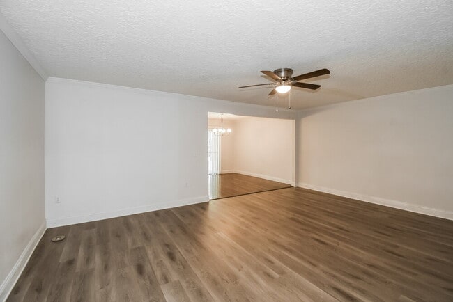 Building Photo - 11894 Lake Bend Cir