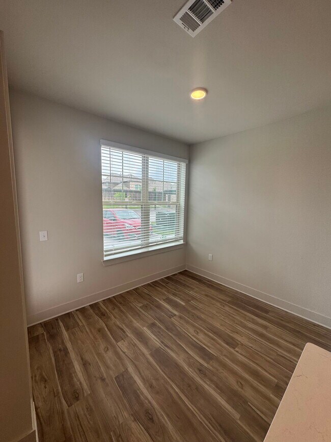 Building Photo - 1620 Everitt Trail