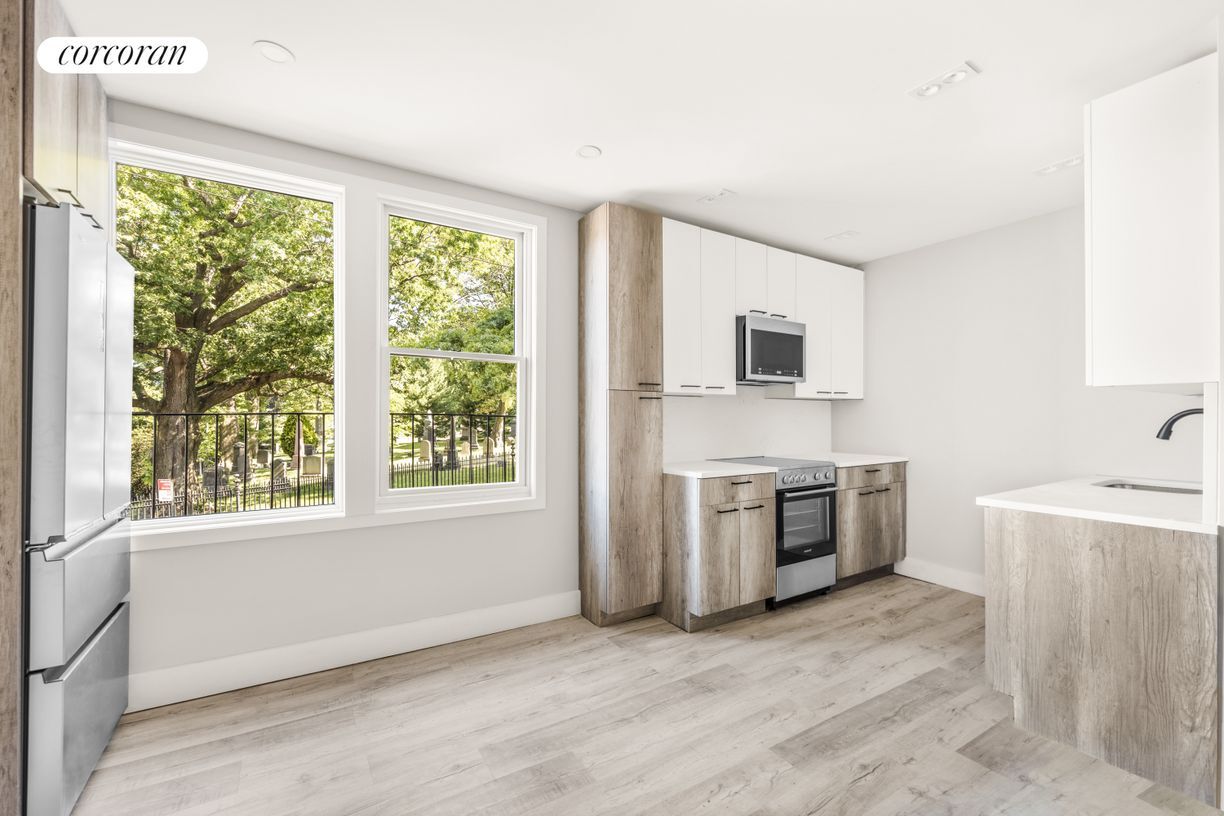 Foto principal - 739 6th Ave