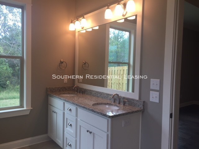 Building Photo - 4932 E Cypress Loop
