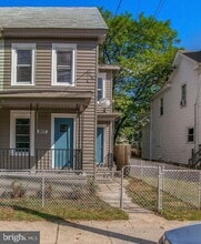 Building Photo - 307 S 3rd St