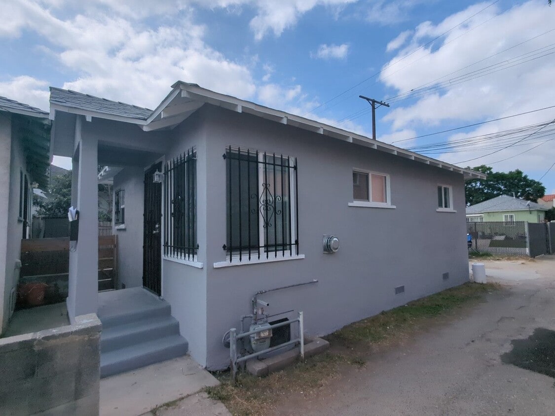 Foto principal - 4215-4217 S Budlong Ave