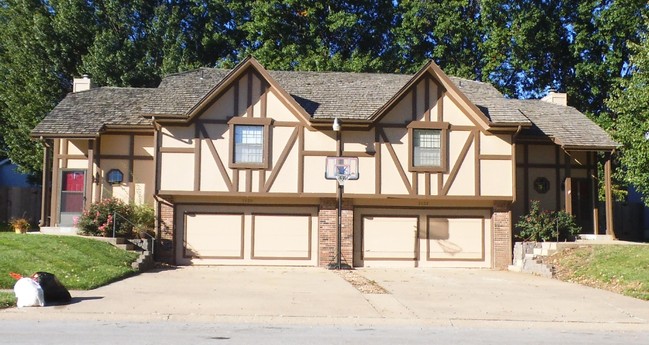 Building Photo - Woods Chapel Duplexes