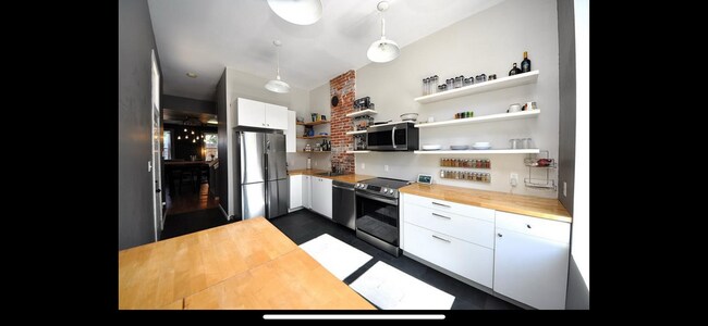 Foto del edificio - 2862 McNair Ave