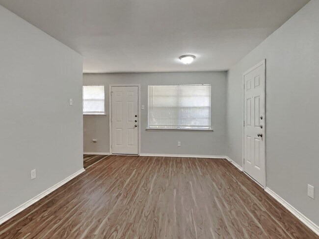 Foto del edificio - Coming Soon! 4 BR/1.5BA | Newly Renovated Single Family Home | Large backyard | In Mesquite!